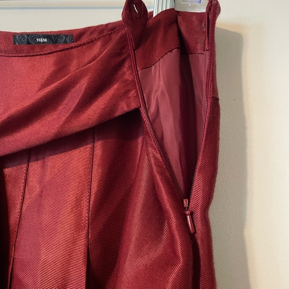 H&M A Line Burgundy Skirt Sequins Leaf Geometric Design Size 12 - Picture 8 of 10